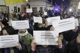 San Telmo: Vecinos reclamaron frente al Coto justicia por la muerte de Vicente Ferrer