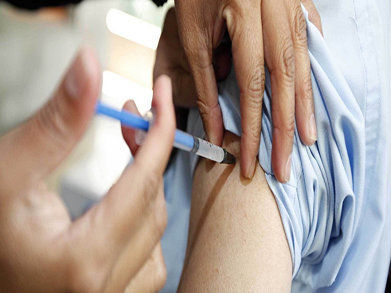 El 30 por ciento de la población recibió la primera dosis