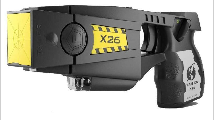 Polémica por la posible compra de pistolas TASER